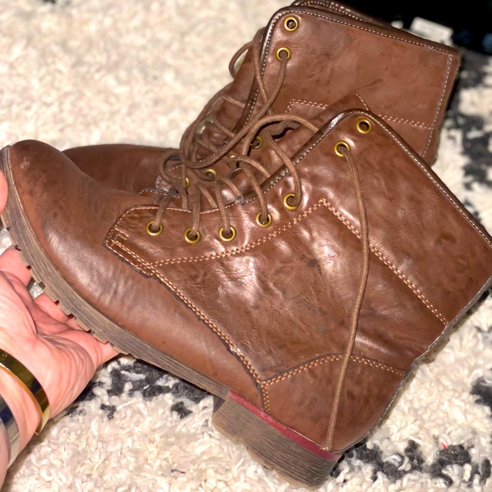 Nine West distressed brown lace up boot, SZ 8